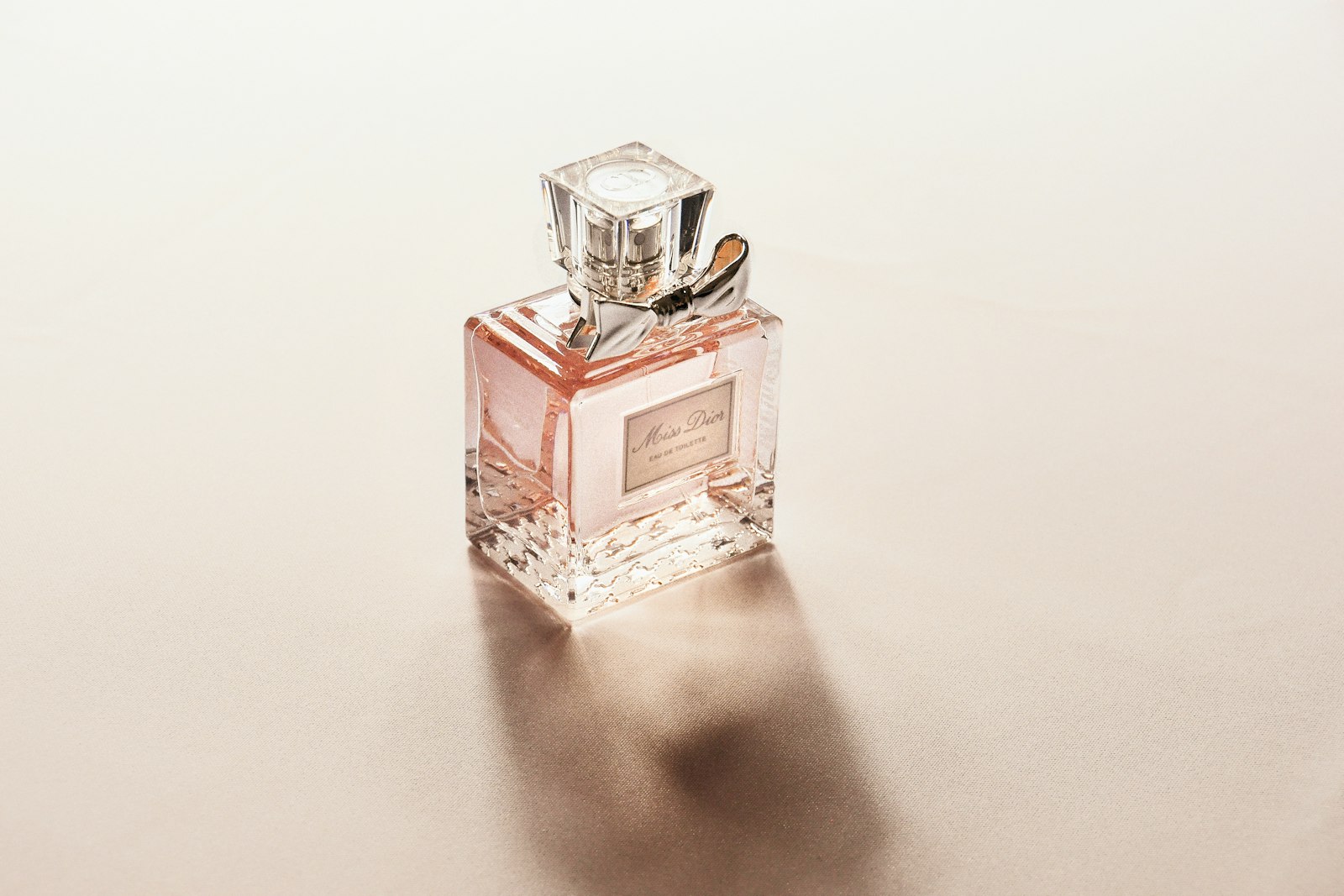 Eau de Toilette, Eau de Parfum và Extrait khác nhau thế nào